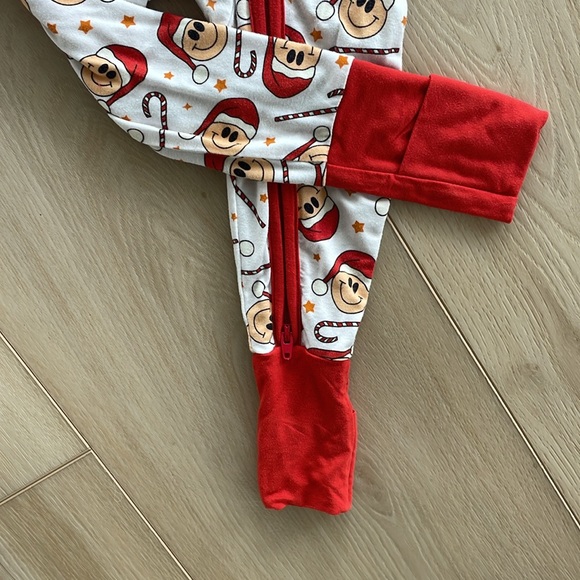 Dream Big Little Co Smiley Santa Candy Cane Bamboo Zip Up Pajamas - Picture 4 of 5